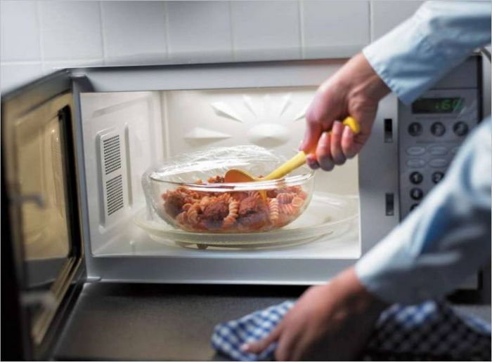 A mikrohullámú sütő már főz valamit