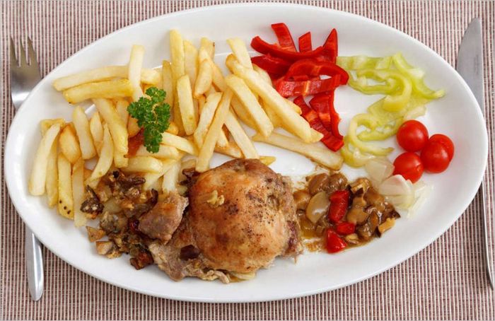 Hús és zöldségek - főzve a nyomástartó edényben