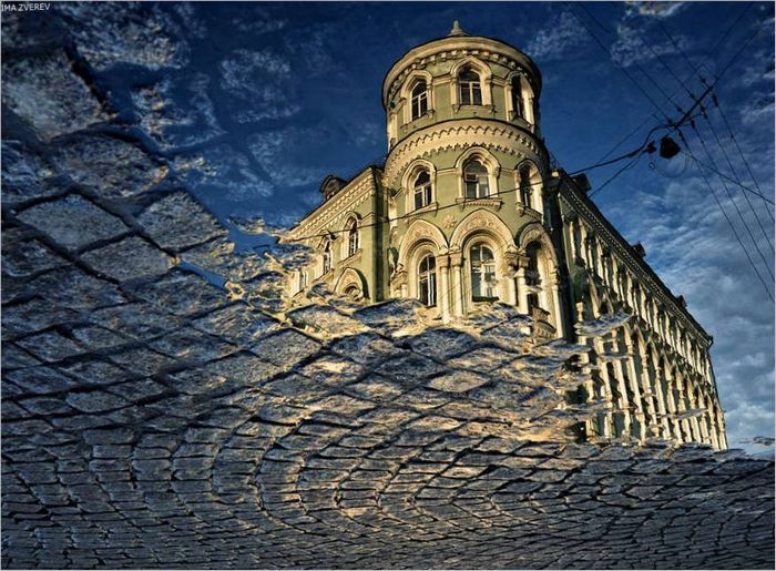 Reflections on Ilyinka Street Tükör nélküli kamerák