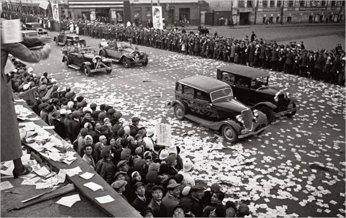 Cseljuskiniták Budapest utcáin. 1934