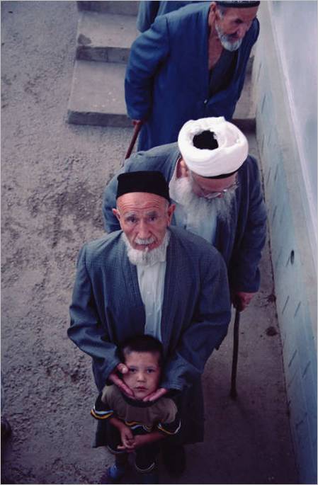 1. Taskenti terület. Parkent. Öregemberek... 2002