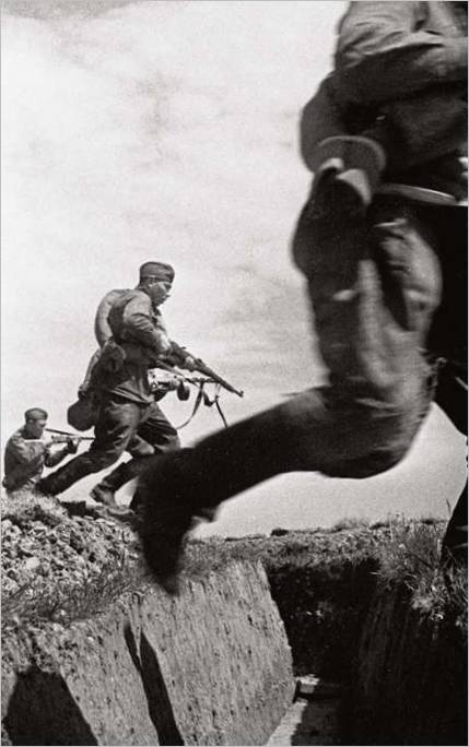 Támadás. Az ellenség előtt. 1944