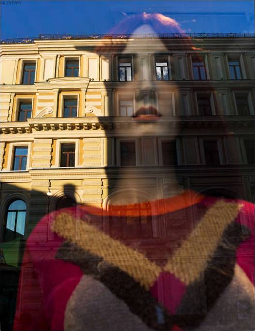 Kirakat a Nikolskaya utcában Olympus