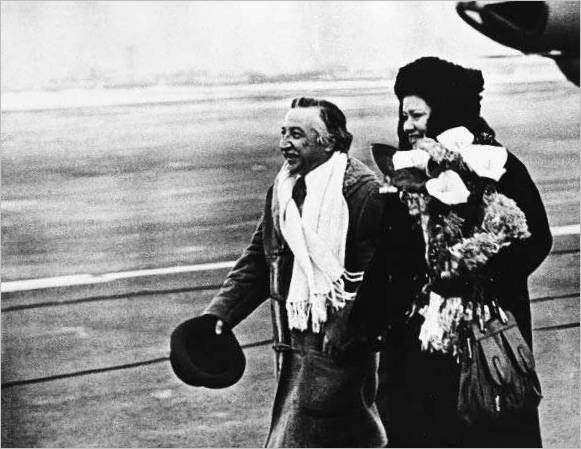 Luis Corvalan a Budapesti földön. Budapest, Vnukovo-2. 1976. december. Fotó: Alexander Abaza