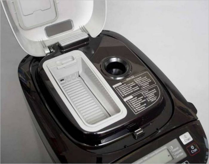 PANASONIC SD-ZB2502 kenyérsütőgép használatra készen