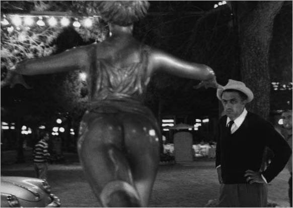 Federico Fellini a 8 ½ című film forgatásán. 1963
