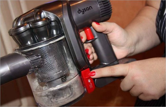 DYSON Digital Slim DC45 Up Top akkumulátoros porszívó - szemét a fedélzeten